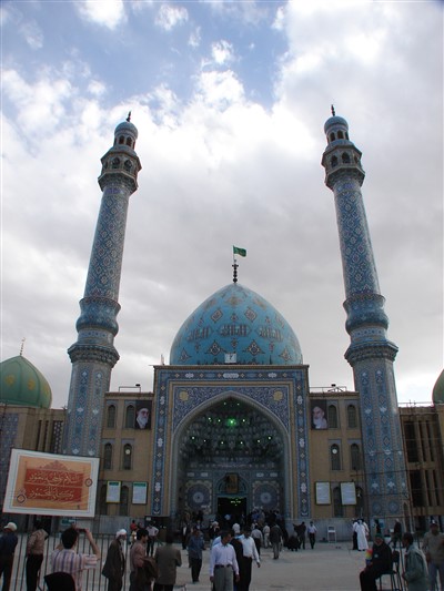 نمایی بیرونی از مسجد جمکران
